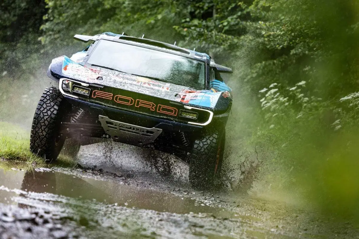 Dakar 2025. Svelato il “rapace” di Ford. Raptor T1+ (17)