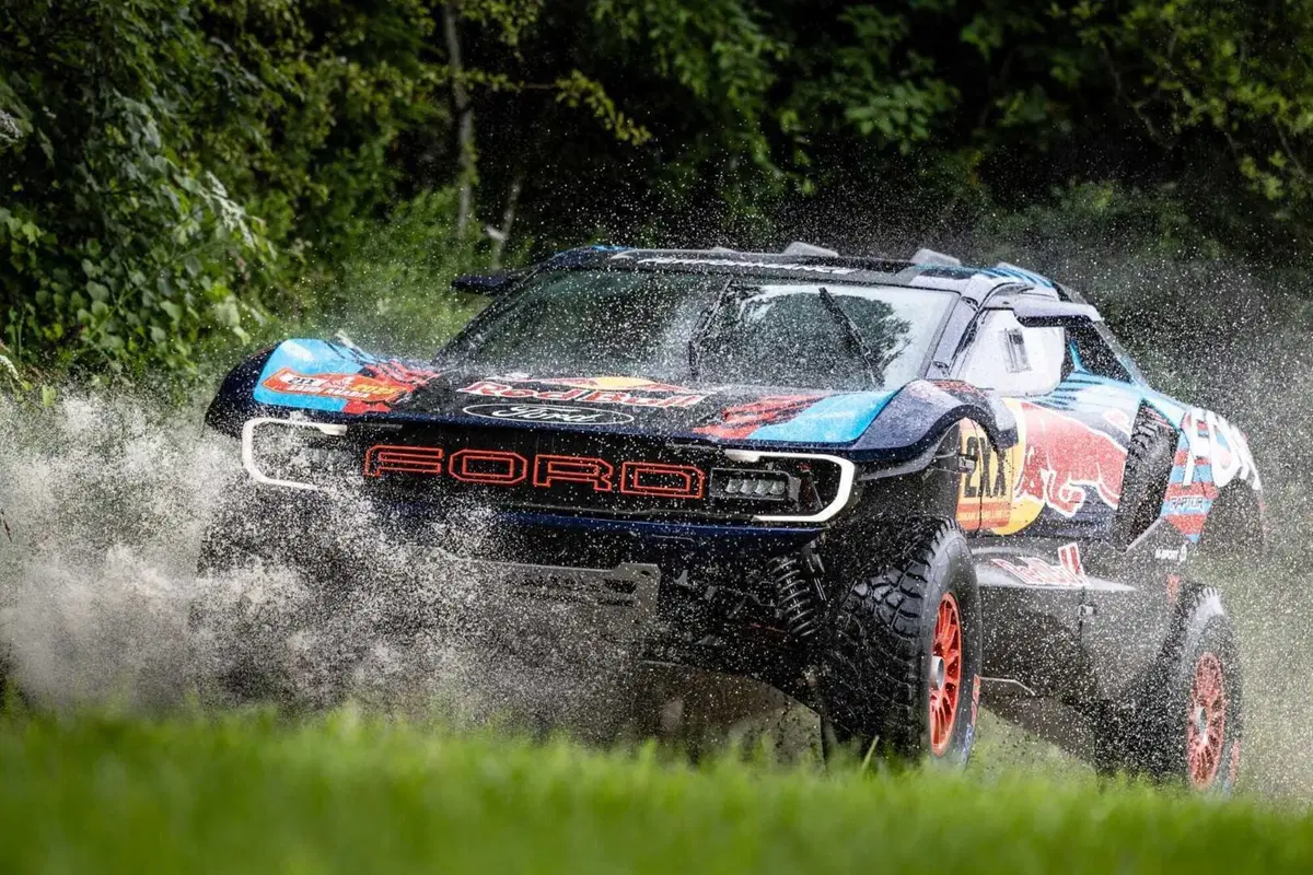 Dakar 2025. Svelato il “rapace” di Ford. Raptor T1+ (18)