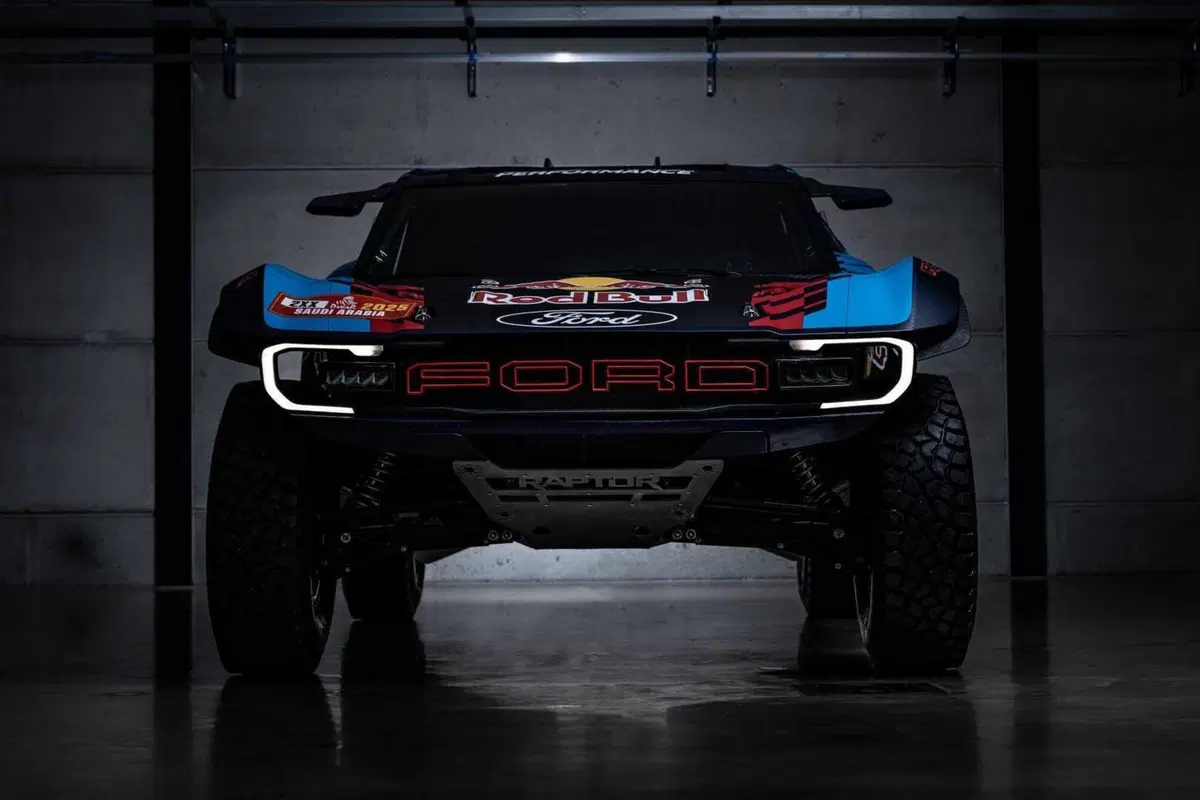 Dakar 2025. Svelato il “rapace” di Ford. Raptor T1+ (26)