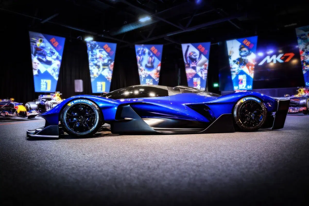 Red Bull RB17, l'hypercar di Adrian Newey svelata a Goodwood (2)