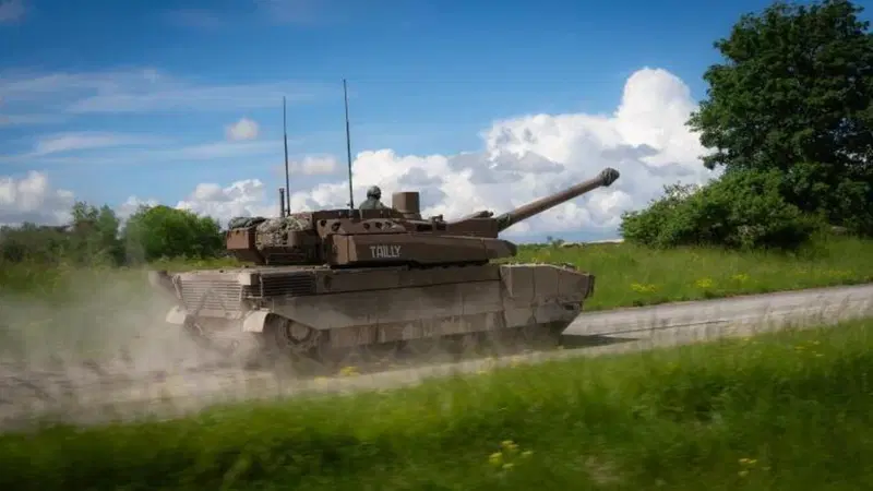 Tubo blu e tubo verde: nel mondo dei Tank c'&egrave; il mostro francese Leclerc XLR