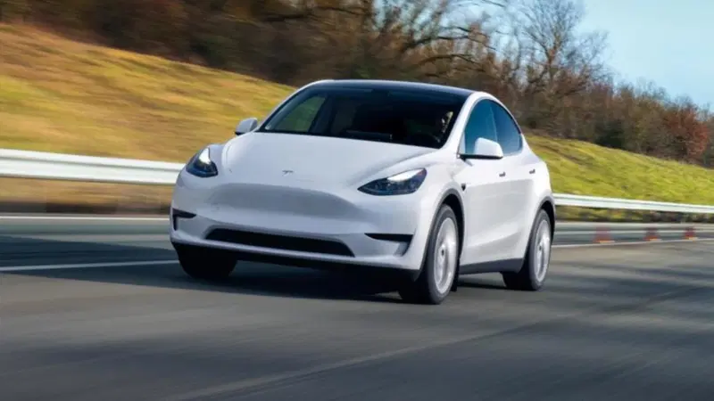 Tesla: arriva l'aiutino alla batteria della Model Y, per&ograve; a pagamento