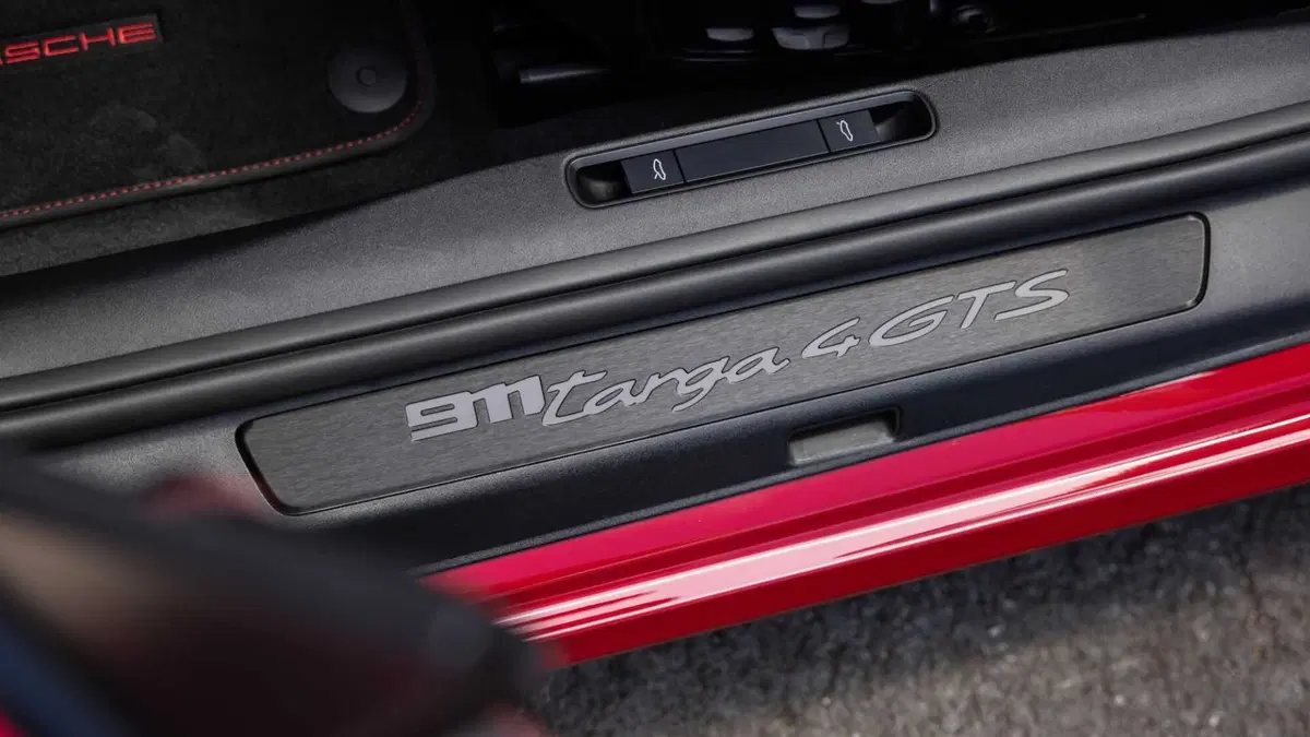 Porsche 911 Cabrio Targa 3.6 4 GTS auto (20)