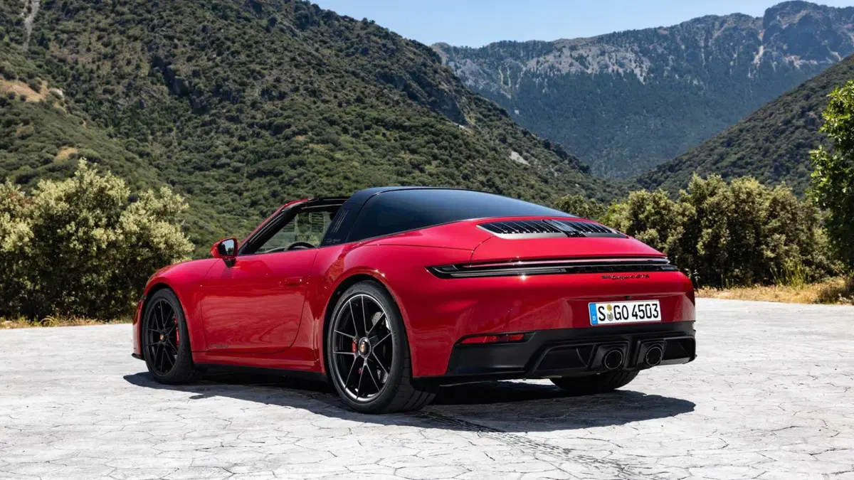 Porsche 911 Cabrio Targa 3.6 4 GTS auto (3)