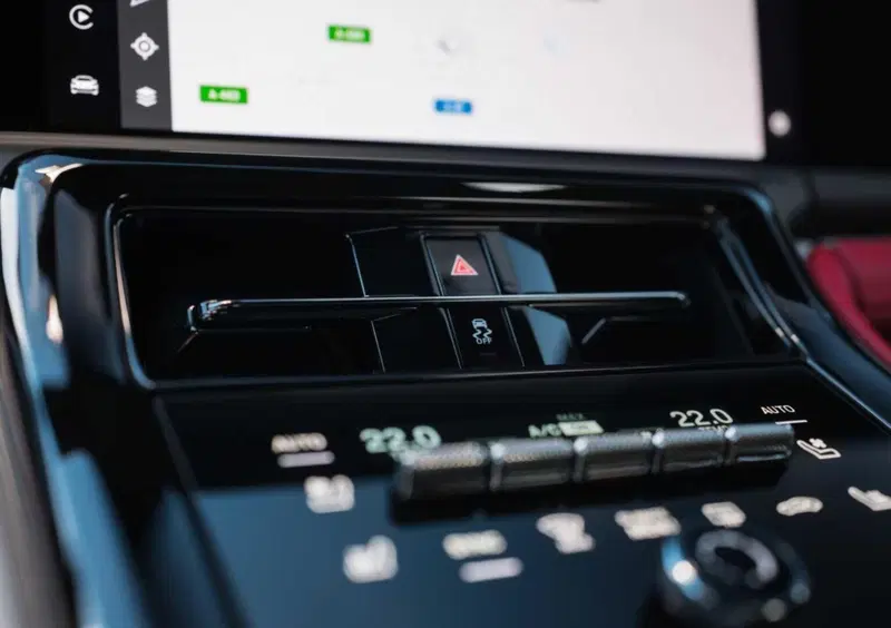 Porsche Panamera (2023-->>) (17)