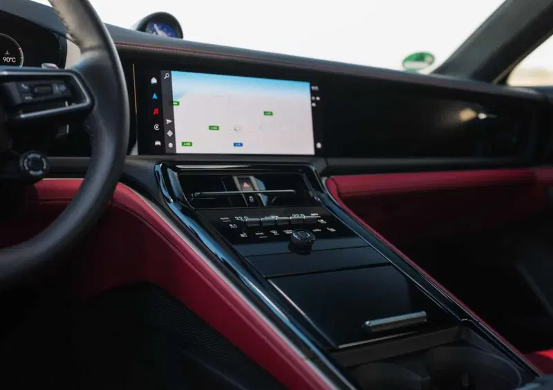 Porsche Panamera (2023-->>) (8)
