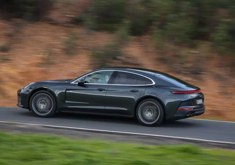 Porsche Panamera (2023-->>) (4)