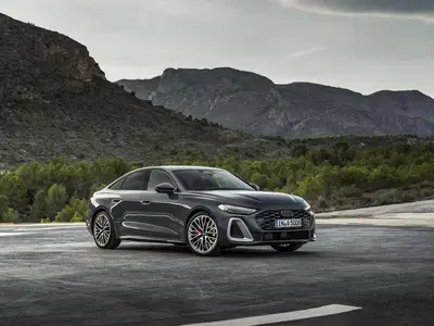 Audi: la nuova A5 sembra disegnata dall'AI (era meglio la A4?)