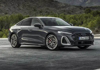 Audi: la nuova A5 sembra disegnata dall'AI (era meglio la A4?)