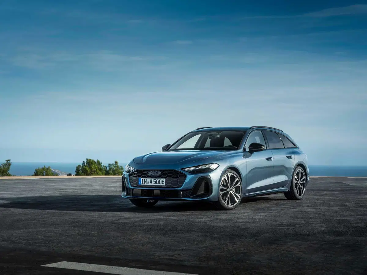 Audi: la nuova A5 sembra disegnata dall'AI (era meglio la A4?) (2)