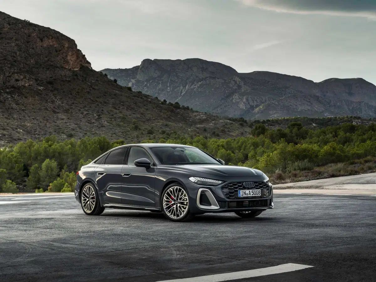 Audi: la nuova A5 sembra disegnata dall'AI (era meglio la A4?) (5)
