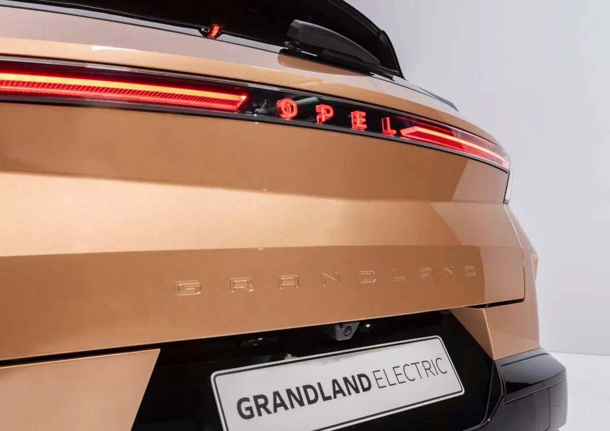 Opel Grandland 2024, la nuova generazione è elettrica, ma non solo [Video] (5)