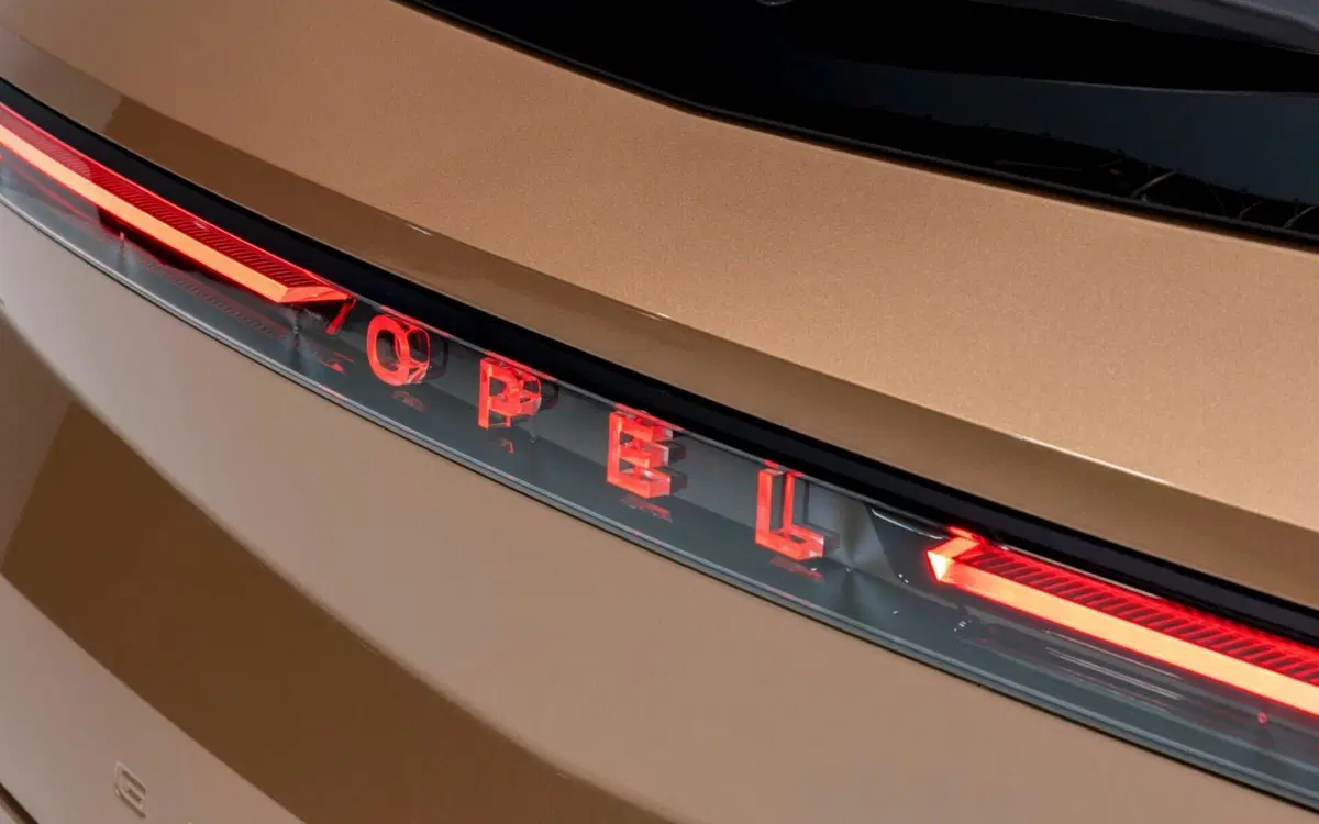 Opel Grandland 2024, la nuova generazione è elettrica, ma non solo [Video] (6)