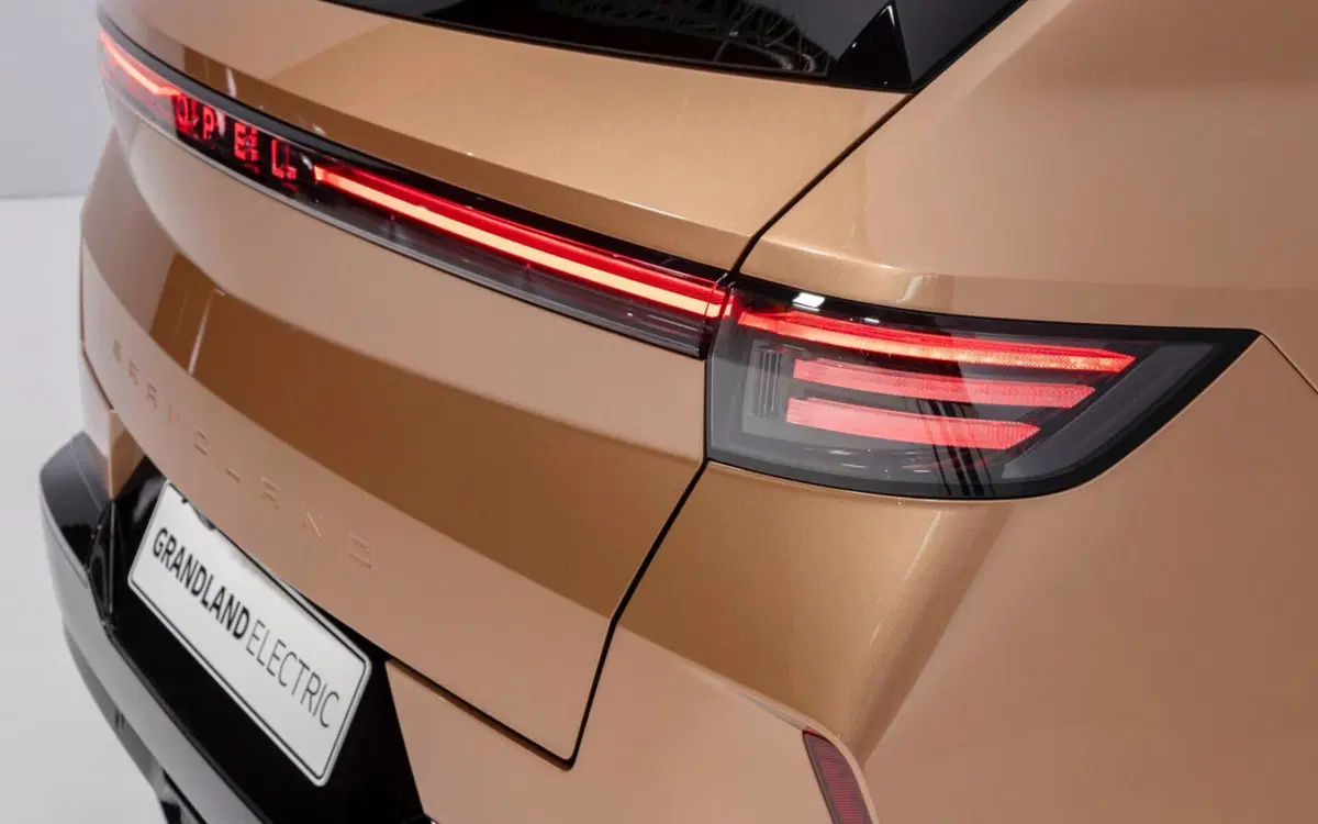 Opel Grandland 2024, la nuova generazione è elettrica, ma non solo [Video] (7)