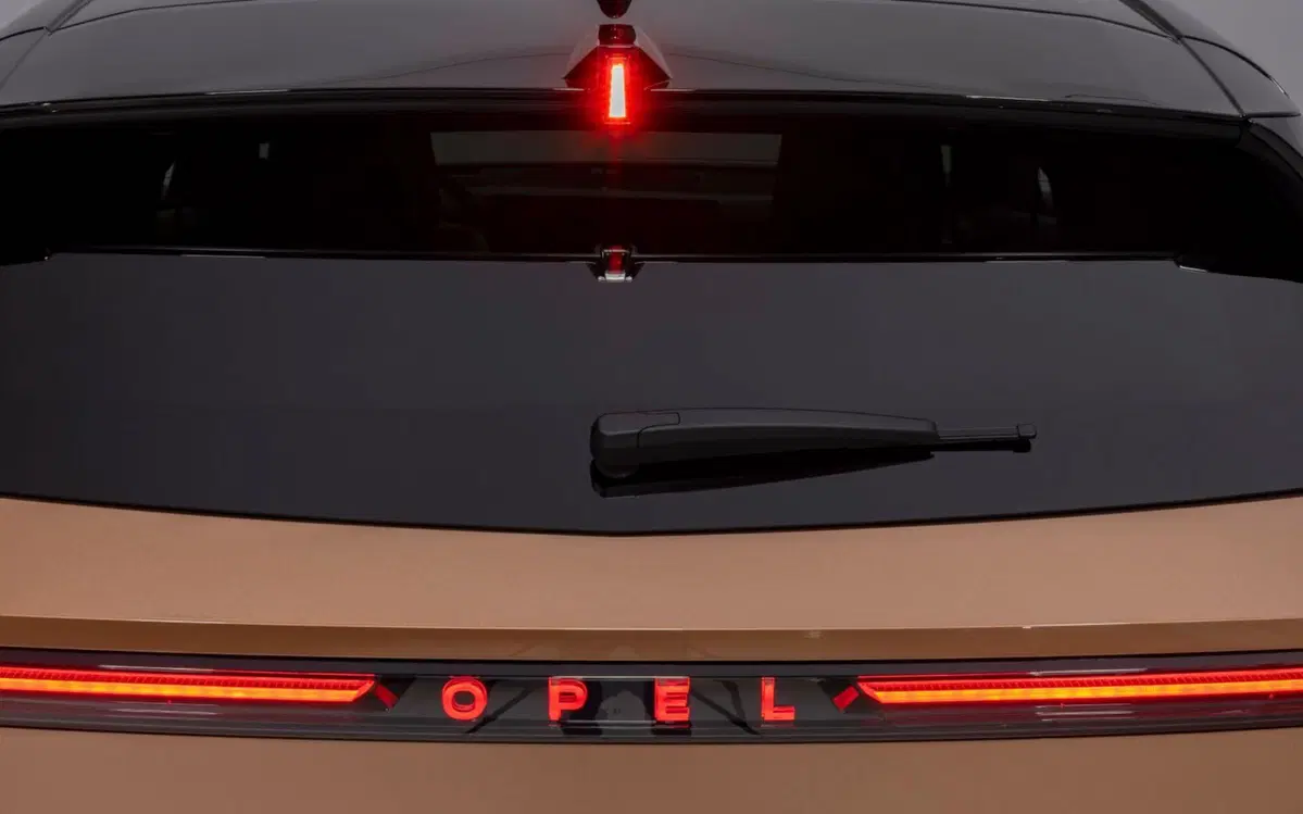 Opel Grandland 2024, la nuova generazione è elettrica, ma non solo [Video] (8)