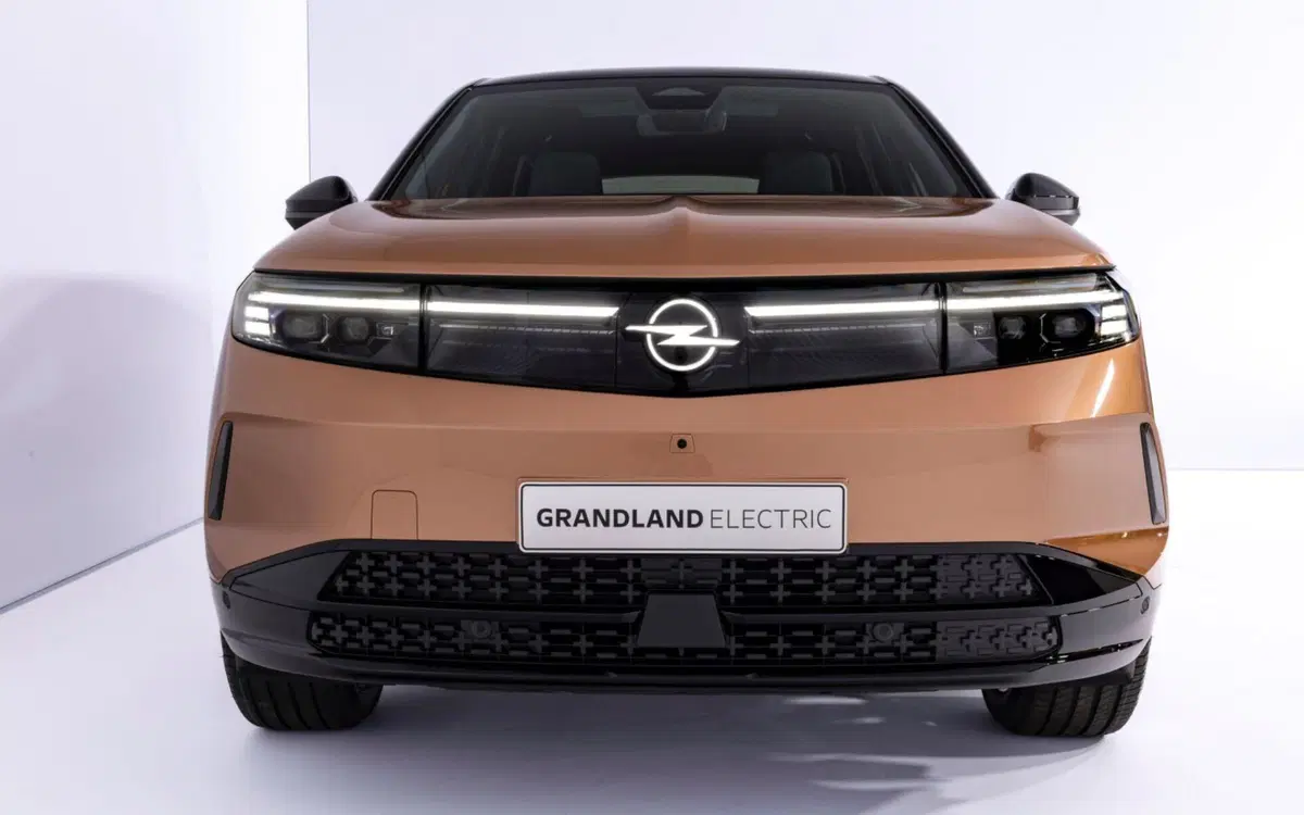 Opel Grandland 2024, la nuova generazione è elettrica, ma non solo [Video] (18)