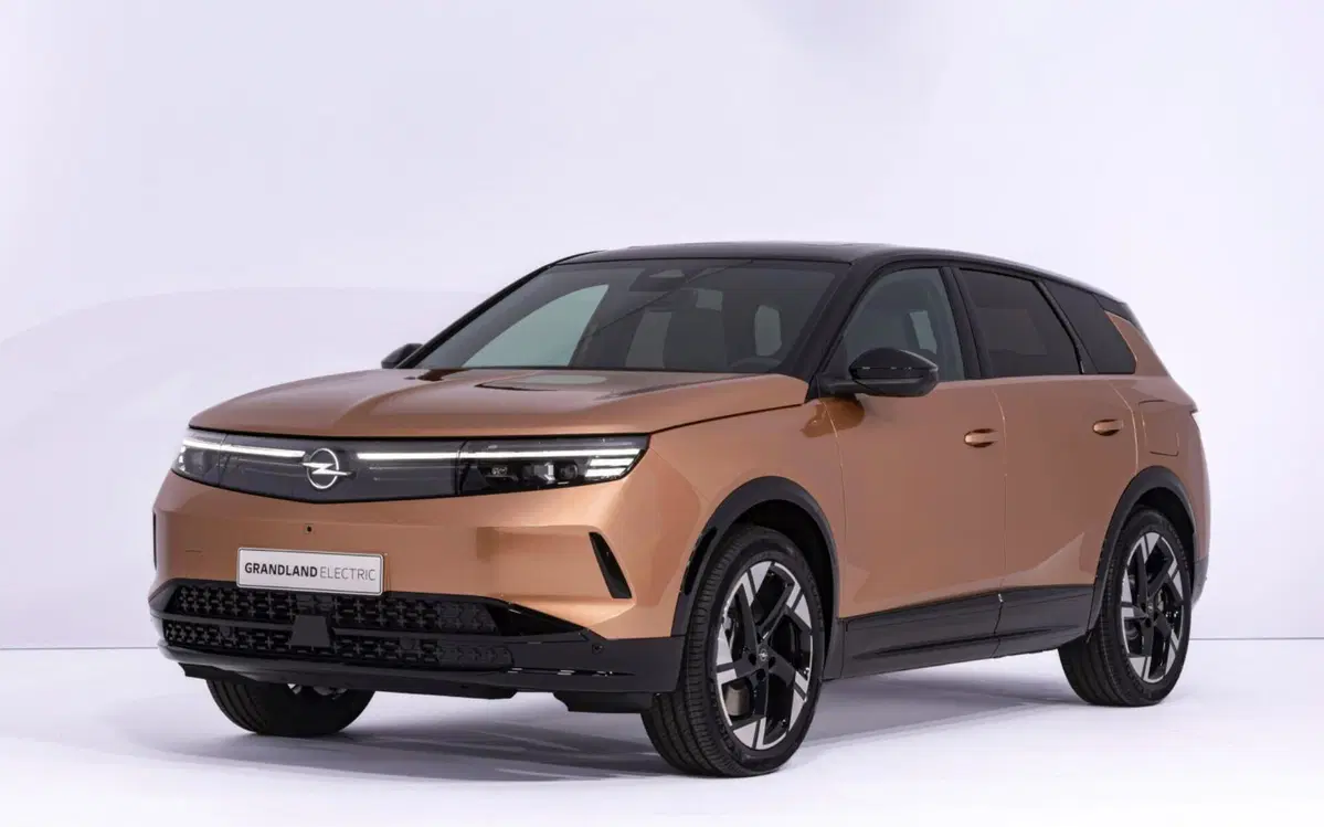 Opel Grandland 2024, la nuova generazione è elettrica, ma non solo [Video] (20)