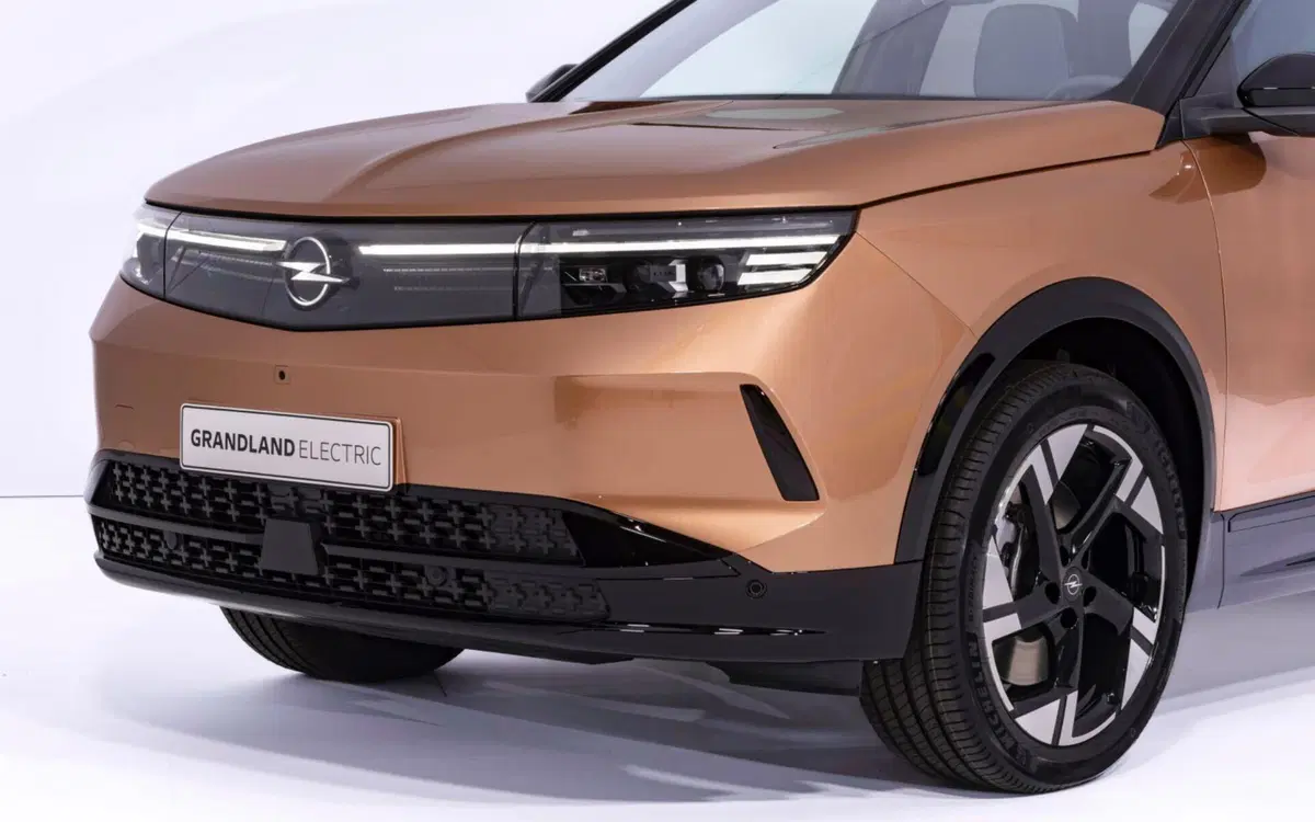 Opel Grandland 2024, la nuova generazione è elettrica, ma non solo [Video] (21)