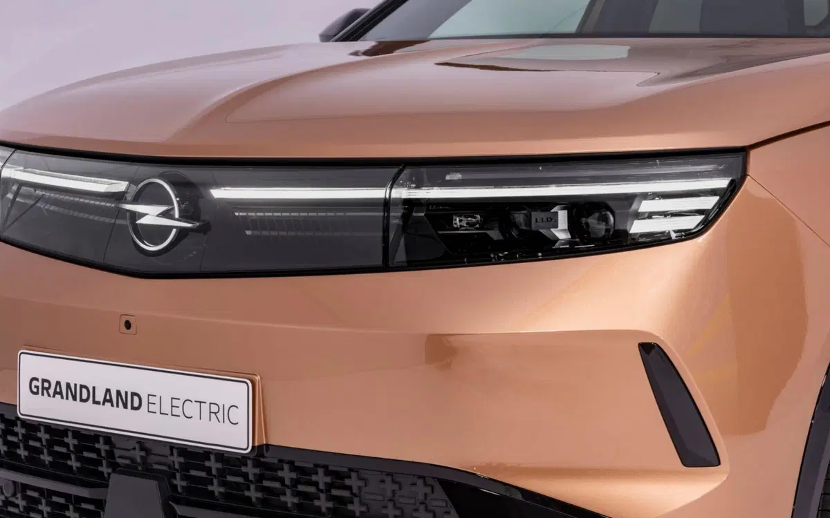 Opel Grandland 2024, la nuova generazione è elettrica, ma non solo [Video] (22)