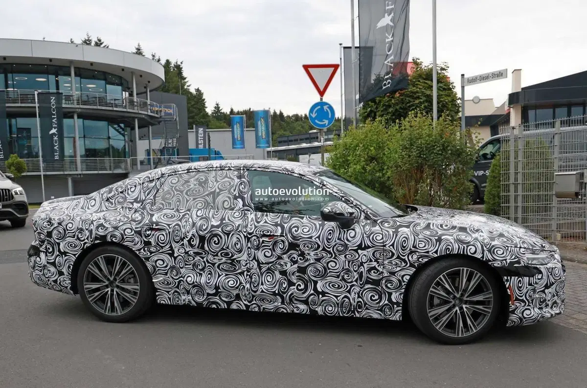 Audi: la A7 ricostruita in un render da foto spia (3)