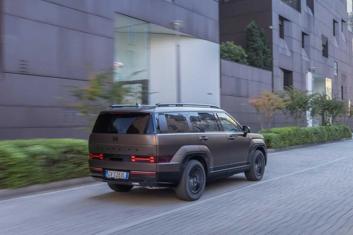 Hyundai Santa Fe Hybrid 2024: prezzi, allestimenti e scheda tecnica  (12)