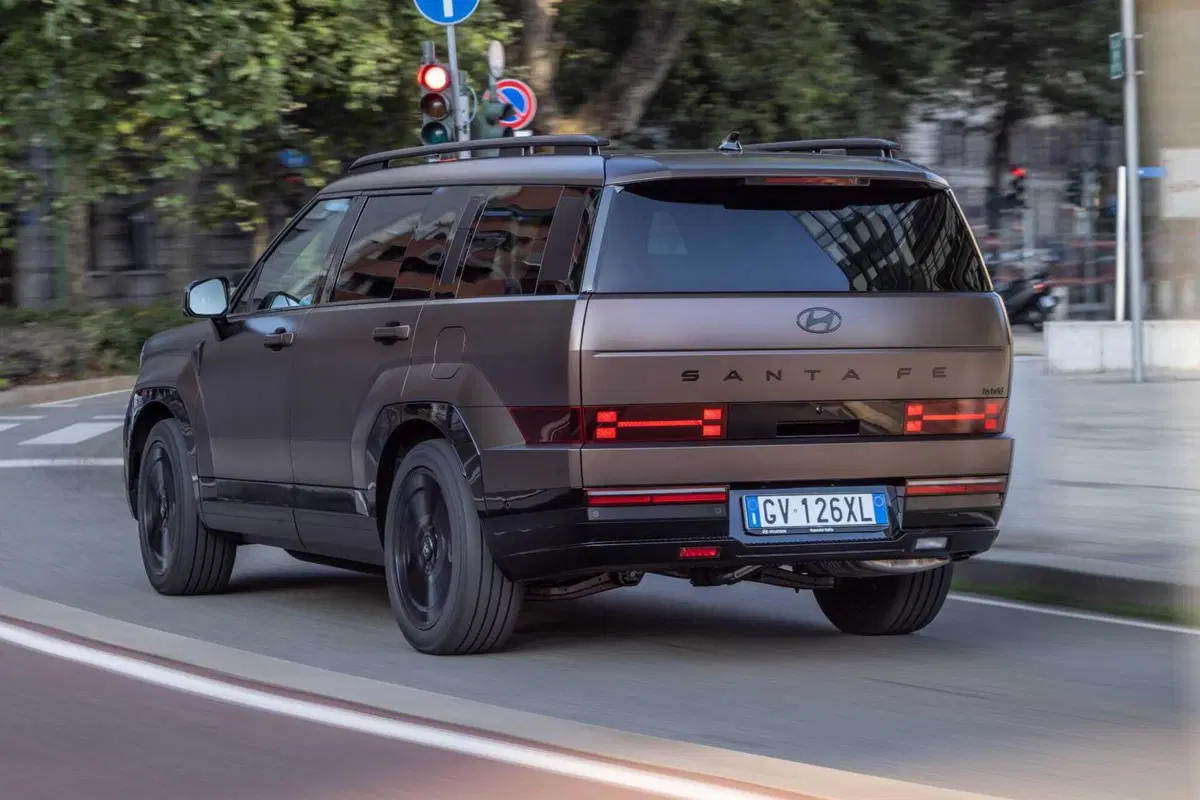 Hyundai Santa Fe Hybrid 2024: prezzi, allestimenti e scheda tecnica  (14)