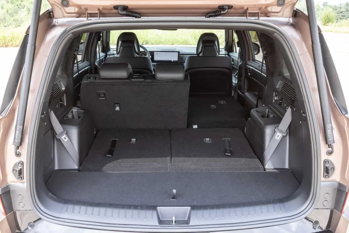 Hyundai Santa Fe Hybrid 2024: prezzi, allestimenti e scheda tecnica  (29)