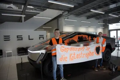 Tesla Cybertruck: i vandali colpiscono di nuovo in Germania