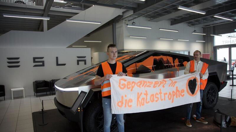 Tesla Cybertruck: i vandali colpiscono di nuovo in Germania