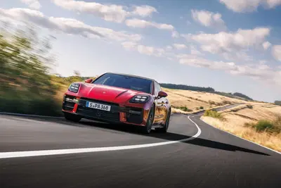 Porsche, aggiornata la Panamera con le version GTS e Turbo S E-hybrid