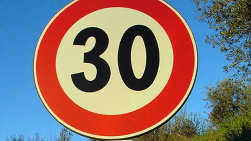 Bologna a 30 all'ora, i dati del Comune: meno feriti gravi (ma aumentano quelli in bici)