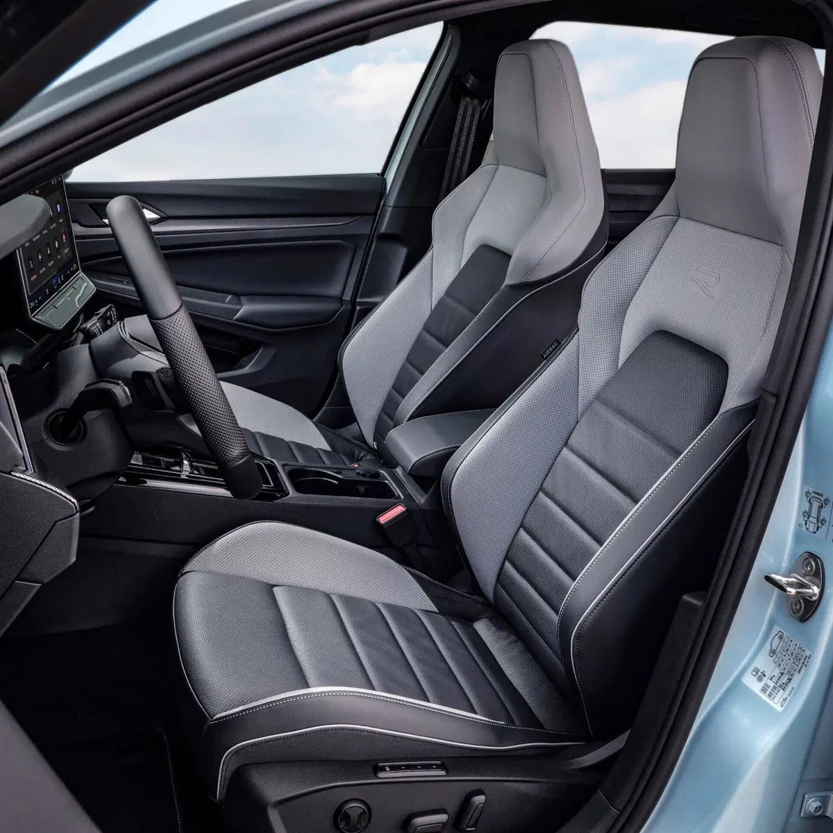 Nuova Volkswagen Golf: motorizzazioni, allestimenti e optional. [Guida all’acquisto] (47)