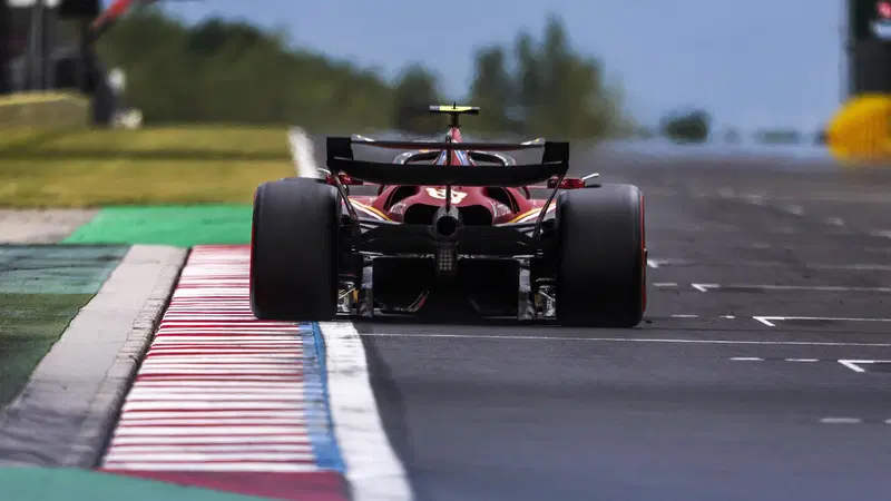 F1. Ferrari migliora in Ungheria, Leclerc: "Se continuiamo cos&igrave; non vinceremo pi&ugrave;" e Sainz spera negli aggiornamenti