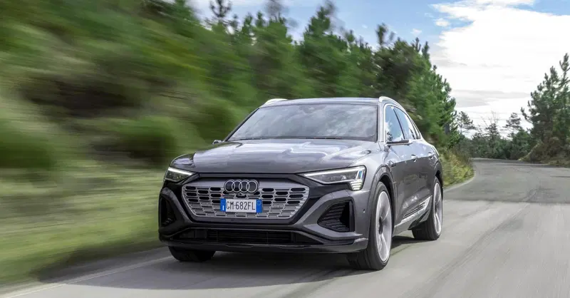 Audi: l'elettrica Q8 e-tron va gi&agrave; in pensione? Lo stabilimento chiude per 4 settimane 