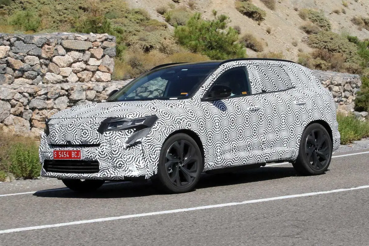 Renault Austral: aggiornamenti importanti con il nuovo facelift | Foto Spia (5)