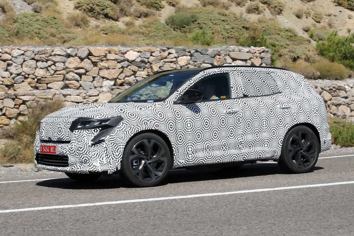 Renault Austral: aggiornamenti importanti con il nuovo facelift | Foto Spia (6)