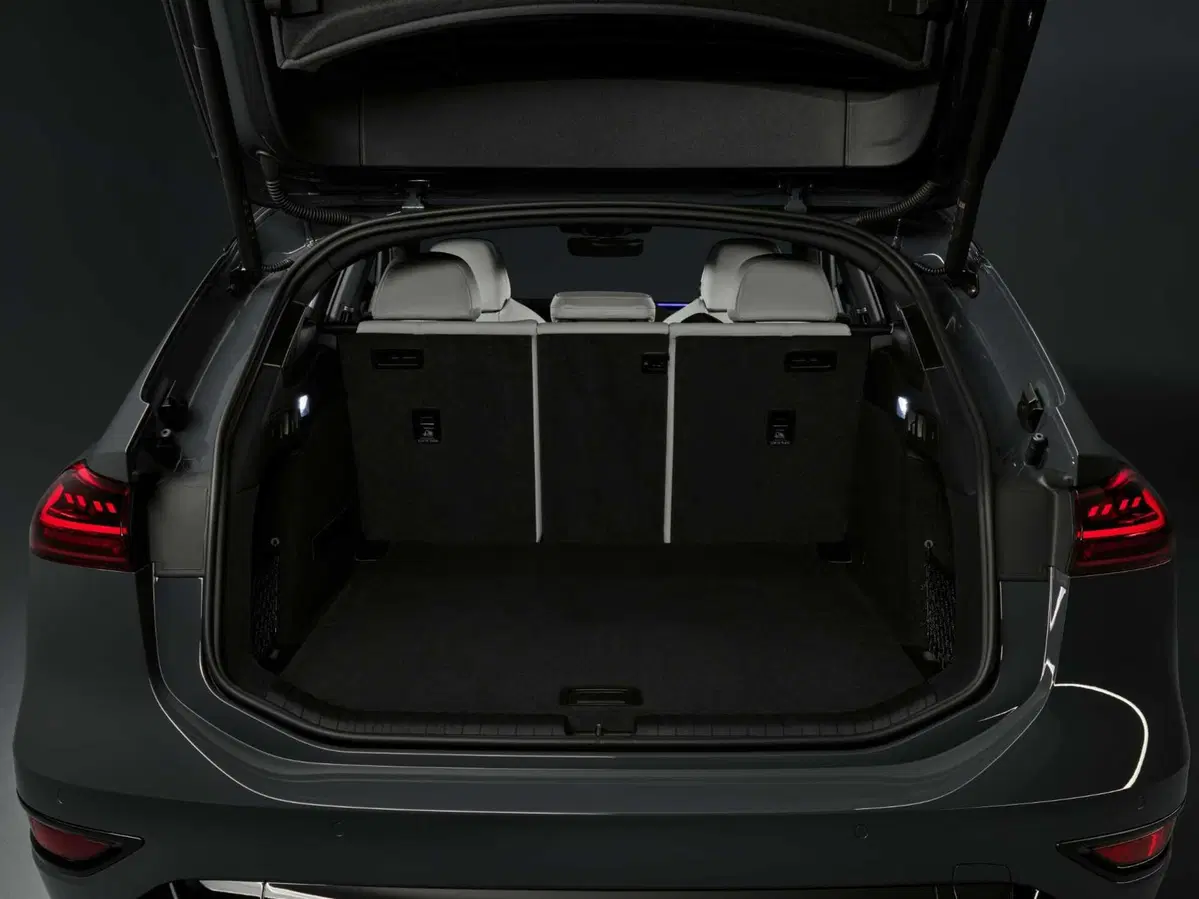 Audi A6 e-tron: arriva l'elettrica Sportback e familiare con piattaforma PPE (13)