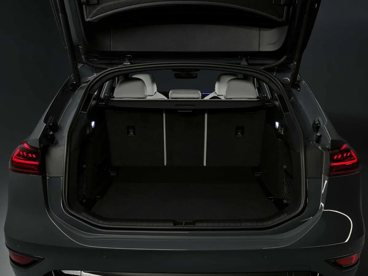 Audi A6 e-tron: arriva l'elettrica Sportback e familiare con piattaforma PPE (14)