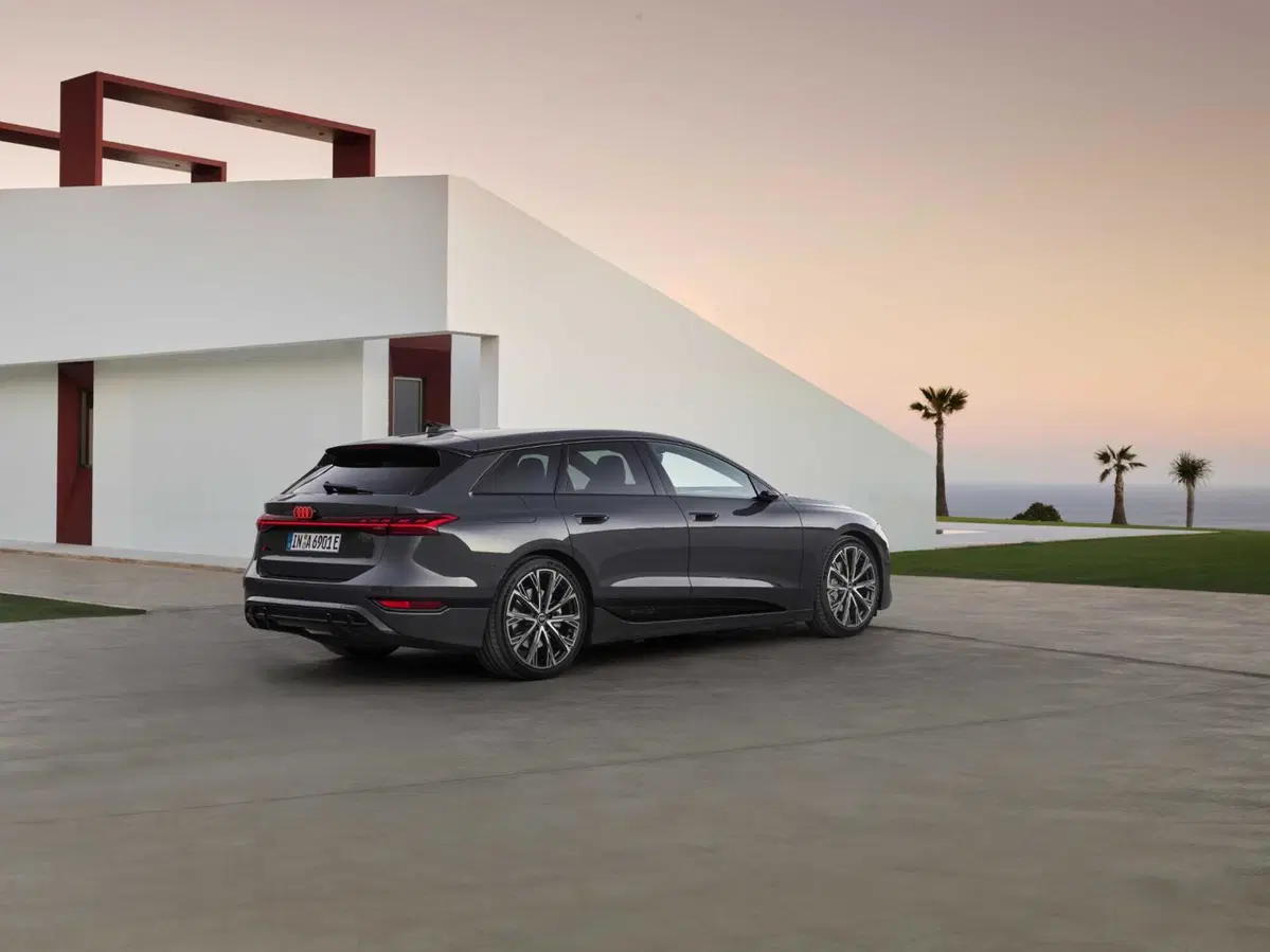 Audi A6 e-tron: arriva l'elettrica Sportback e familiare con piattaforma PPE (22)