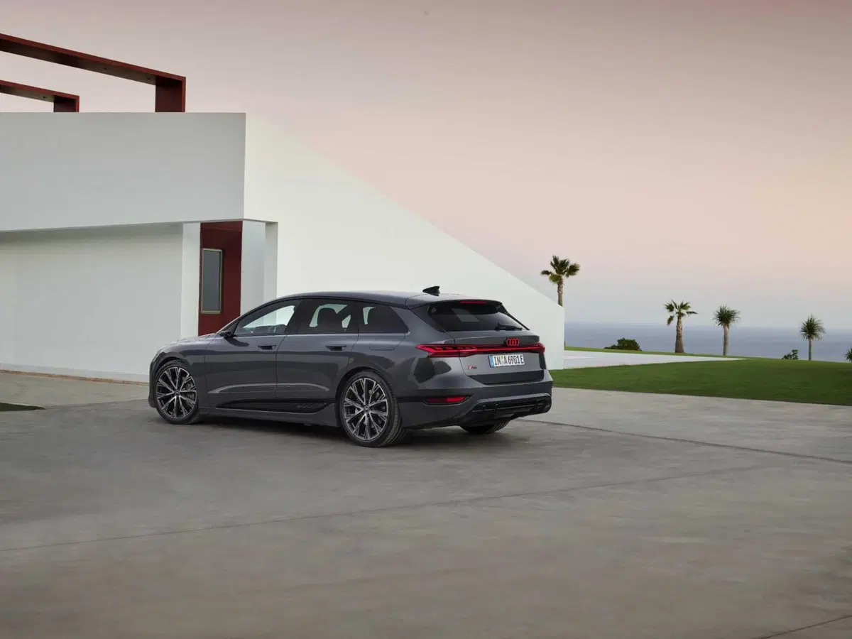 Audi A6 e-tron: arriva l'elettrica Sportback e familiare con piattaforma PPE (24)