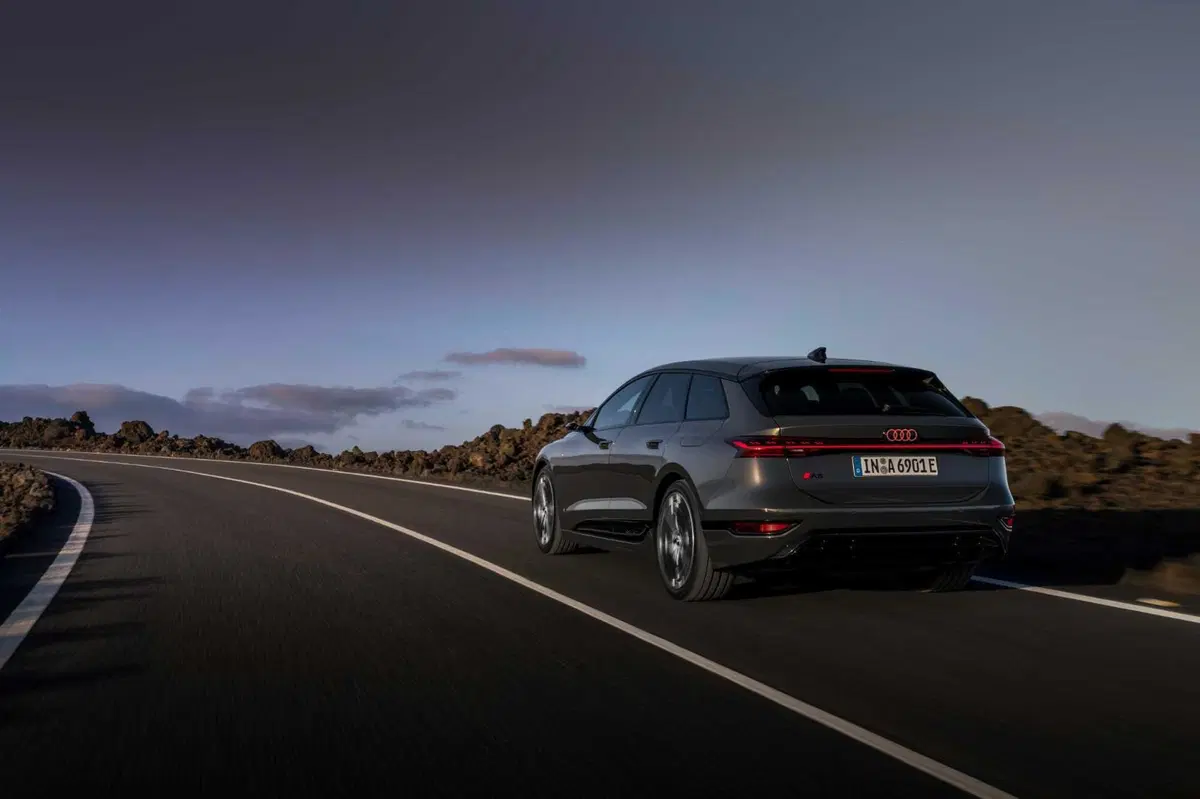 Audi A6 e-tron: arriva l'elettrica Sportback e familiare con piattaforma PPE (39)