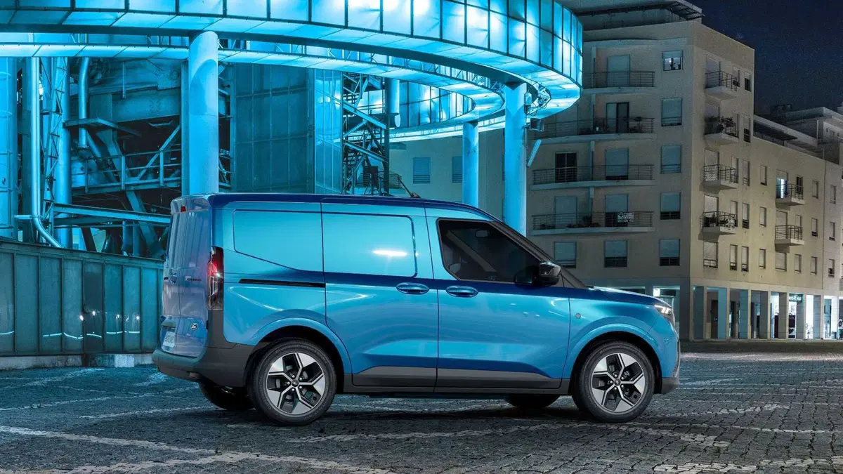 Ford Transit Courier Furgone (3)