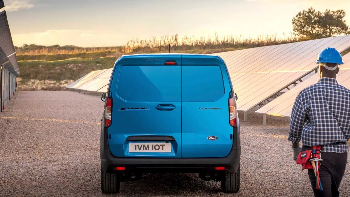 Ford Transit Courier Furgone (4)