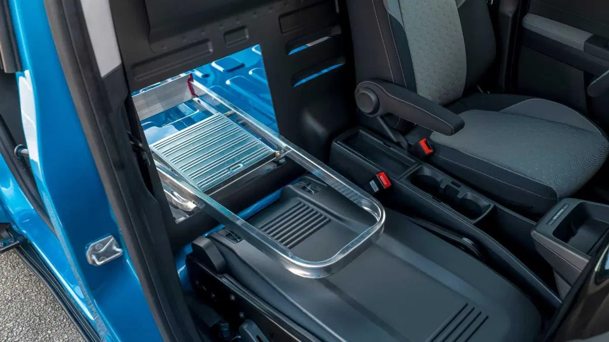 Ford Transit Courier Furgone (13)
