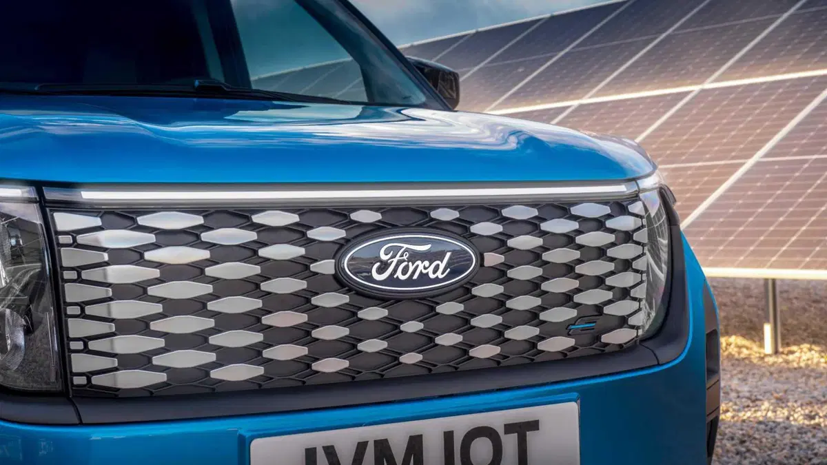 Ford Transit Courier Furgone (15)