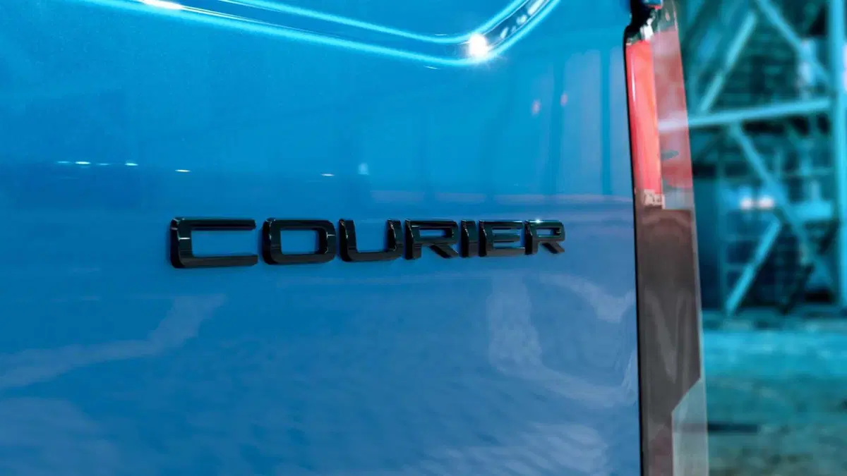 Ford Transit Courier Furgone (19)