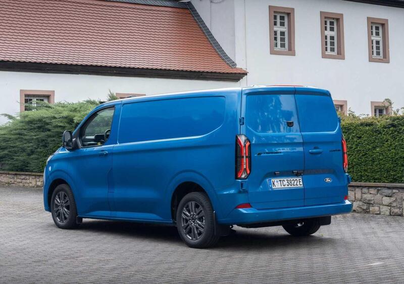 Ford E-Transit Custom Furgone (3)