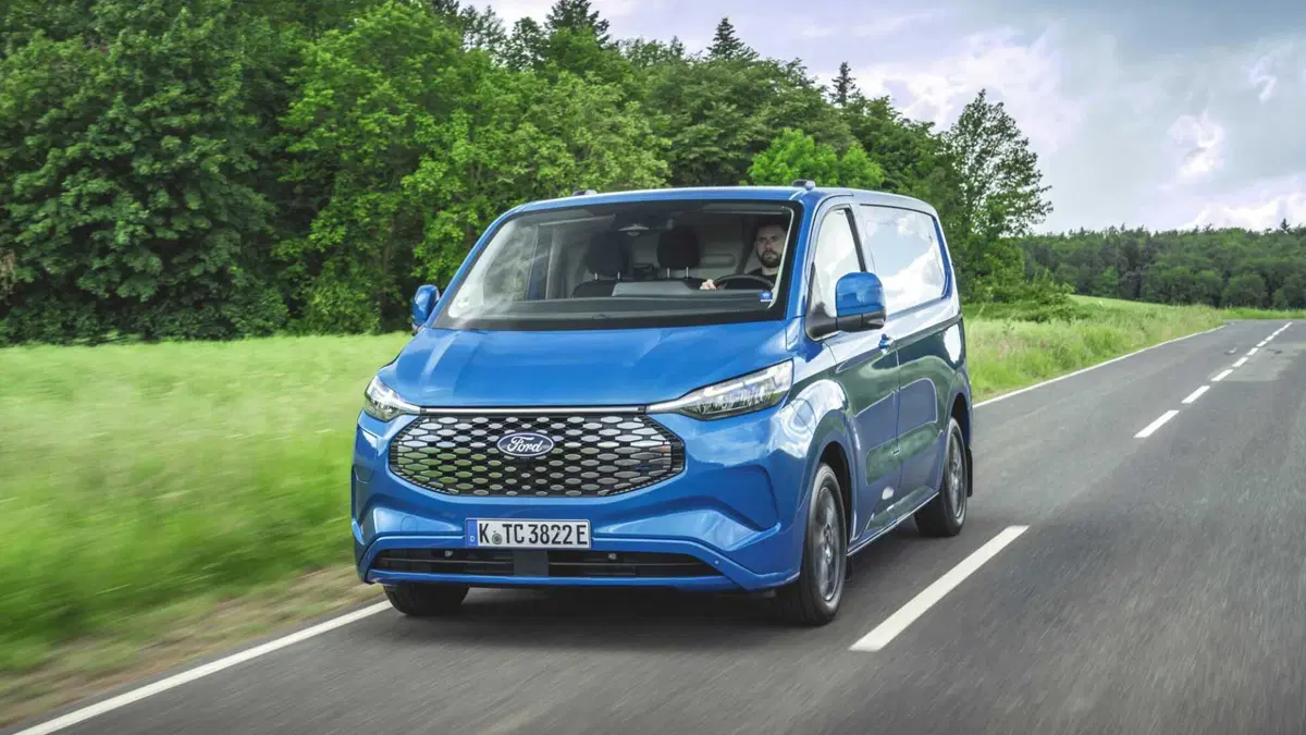 Ford E-Transit Custom Furgone e Transit custom V710 320 64kWh 218cv Trend L1H1 d.cab (5)