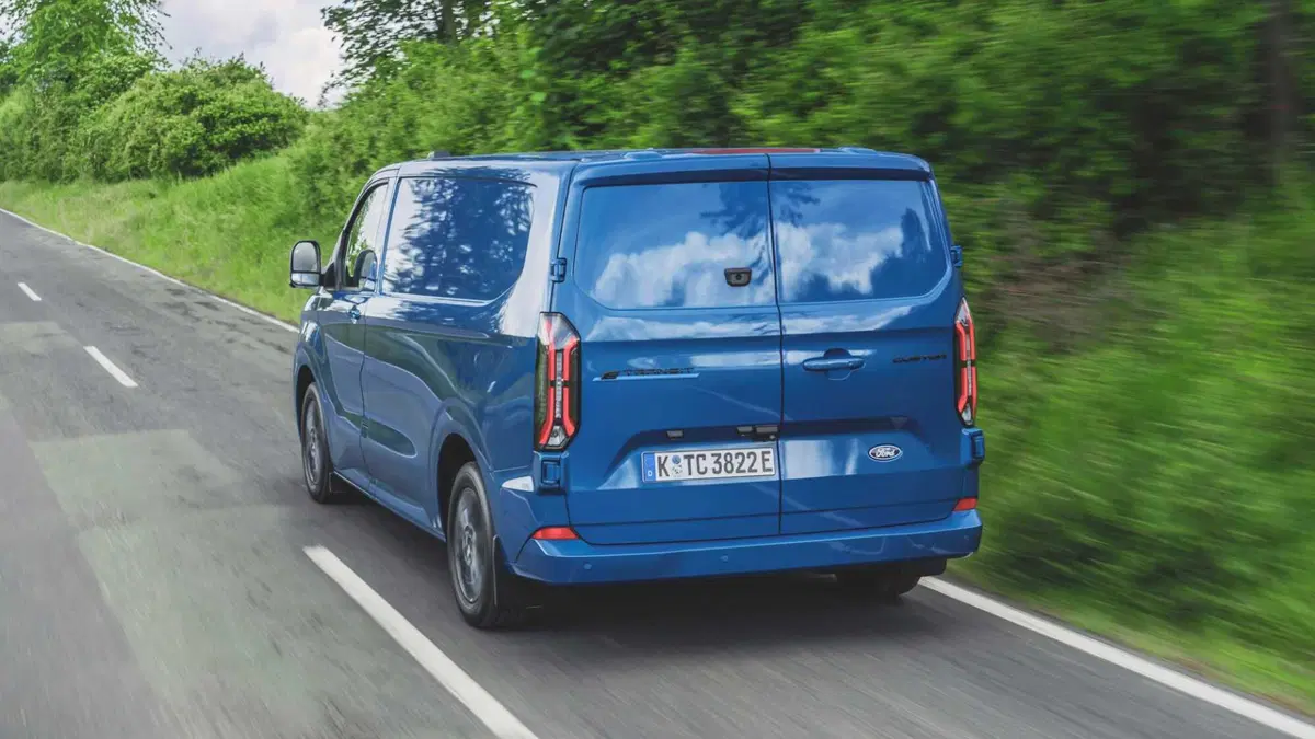 Ford E-Transit Custom Furgone e Transit custom V710 320 64kWh 218cv Trend L1H1 d.cab (4)
