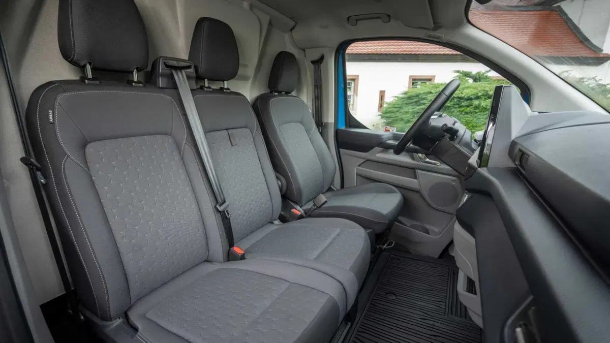 Ford E-Transit Custom Furgone e Transit custom V710 320 64kWh 218cv Trend L1H1 d.cab (7)